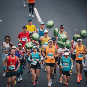 Maratoni jooksjad tänaval — vastupidavussport